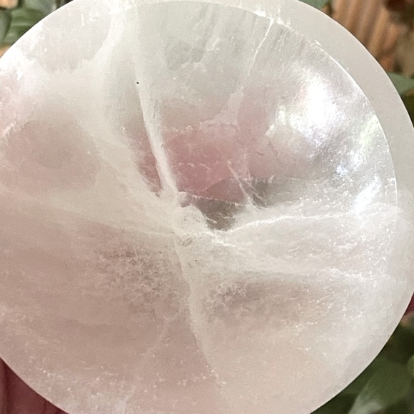 Genuine selenite carved bowl - Picture 8 of 10